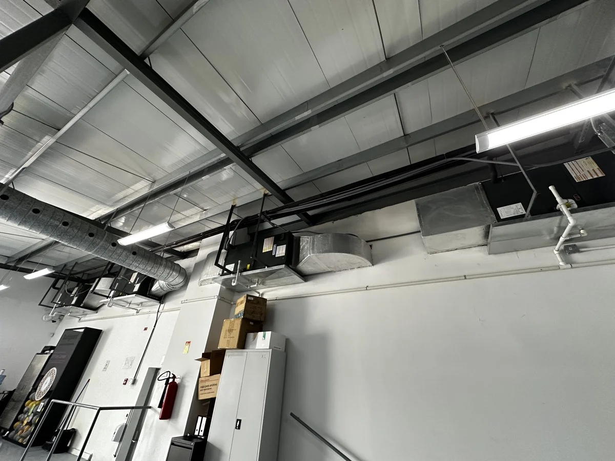 Filtración de Aire en Edificios de Oficinas: Mejores Prácticas según NAFA y ASHRAE